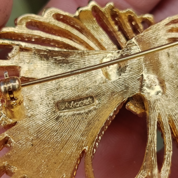 Vintage Monet brooch and earrings set - Picture 4 of 7